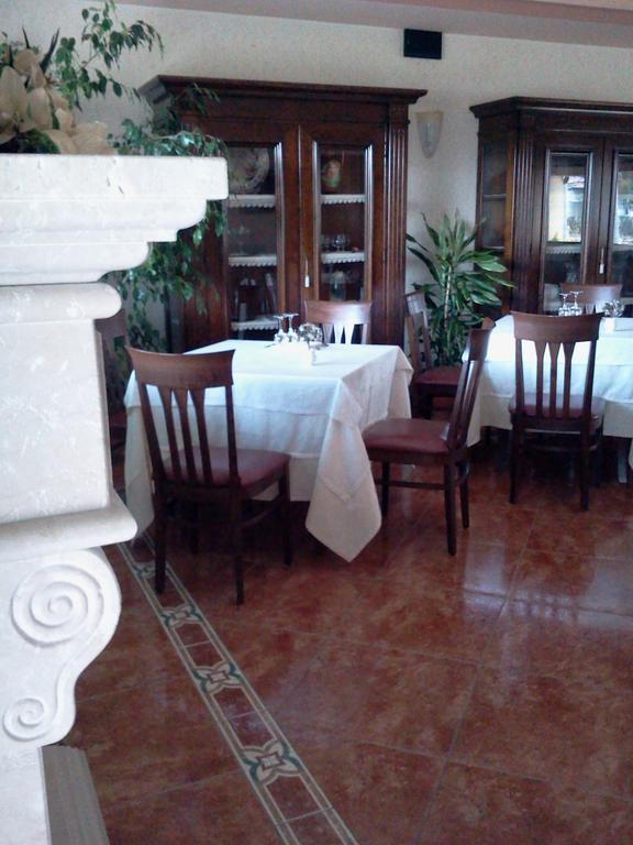 Albergo Al Portico 아자노데시모 외부 사진
