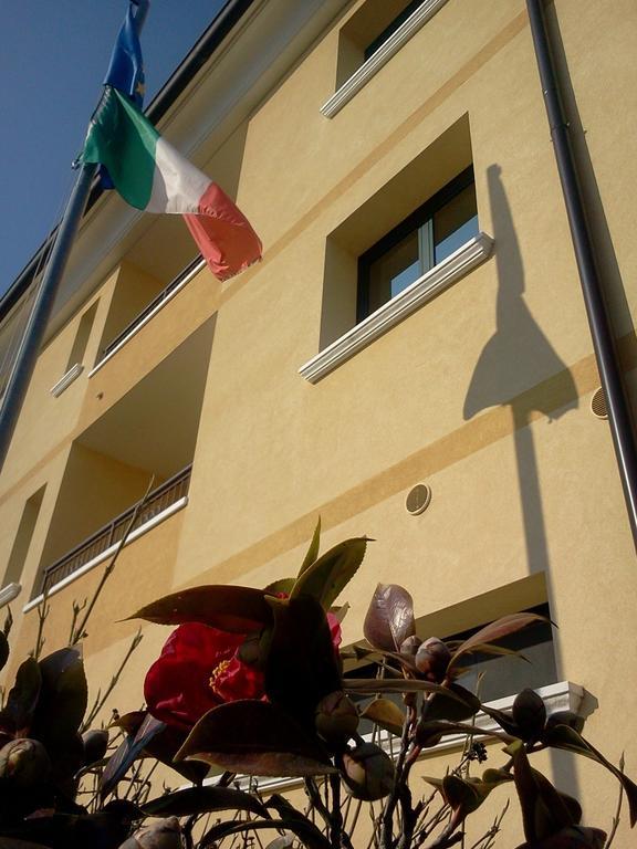 Albergo Al Portico 아자노데시모 외부 사진